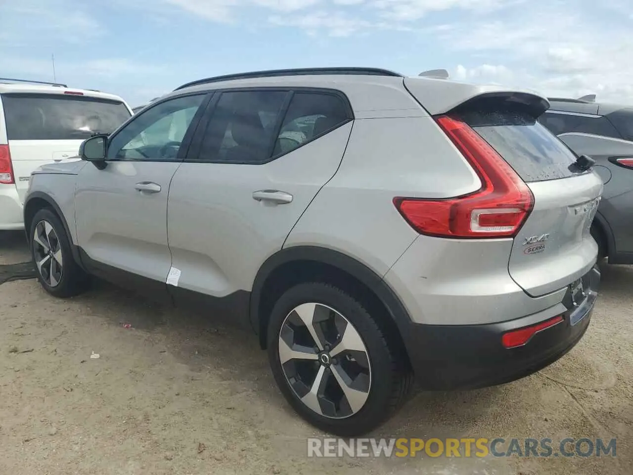 2 fotografías del automóvil dañado YV4L12UW6P2064530 VOLVO XC40 PLUS 2023