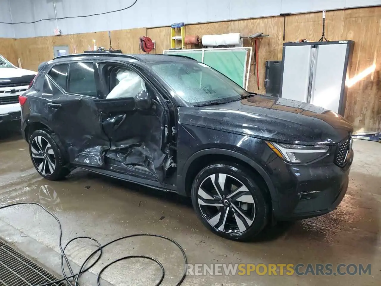 4 fotografías del automóvil dañado YV4L12UW9P2056051 VOLVO XC40 PLUS 2023