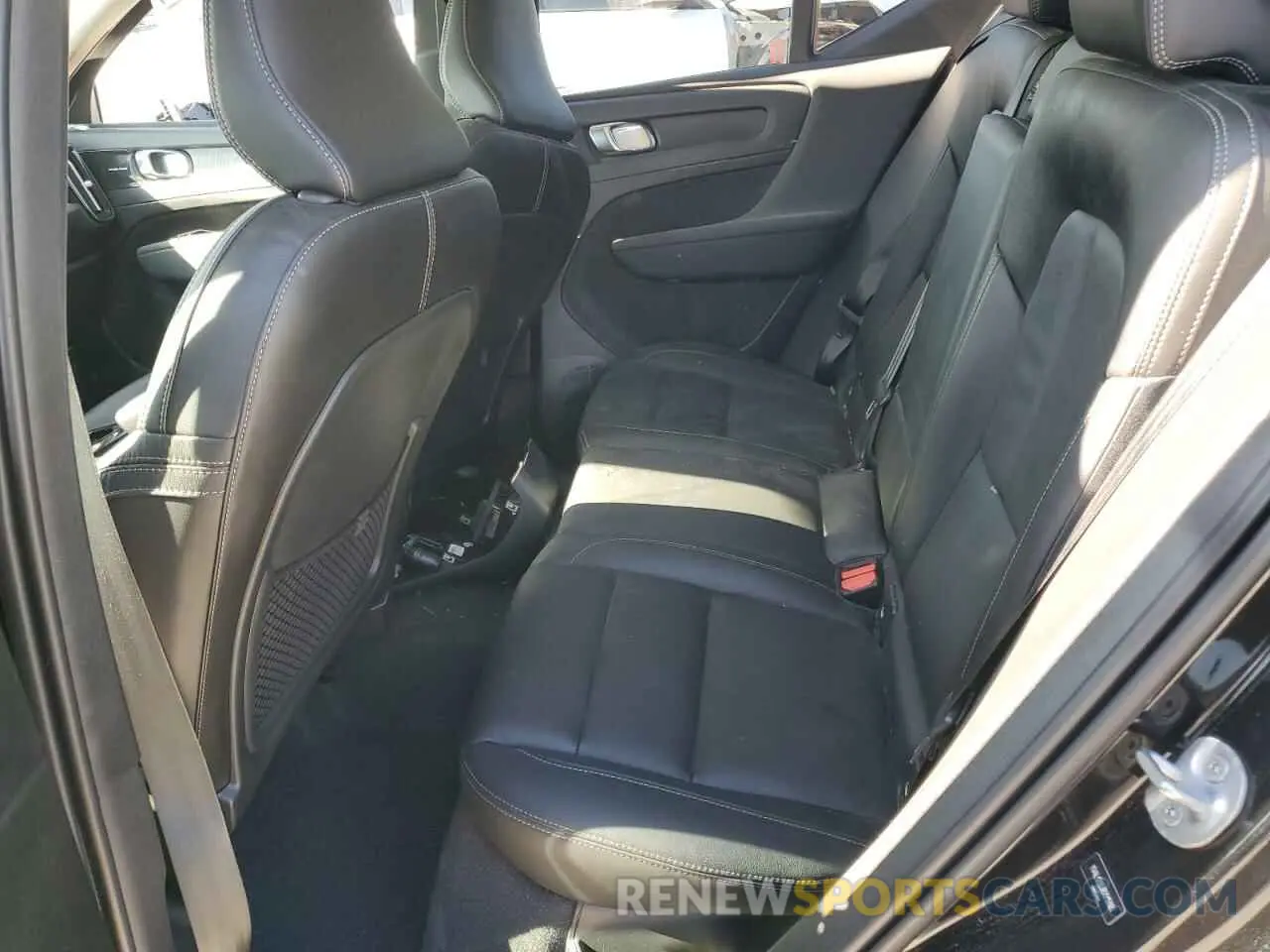 11 fotografías del automóvil dañado YV4L12UE0R2215081 VOLVO XC40 PLUS 2024