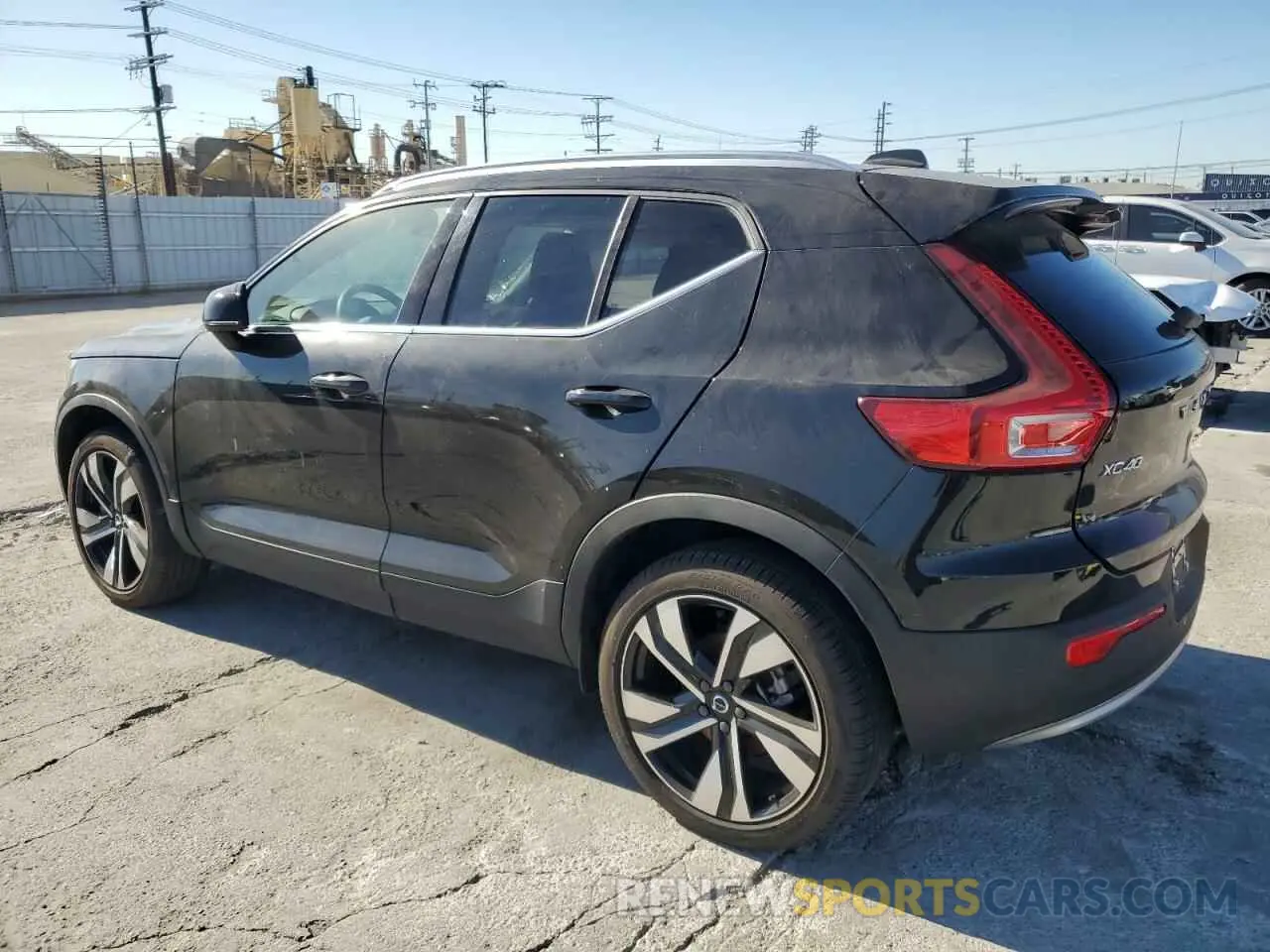 2 fotografías del automóvil dañado YV4L12UE0R2215081 VOLVO XC40 PLUS 2024