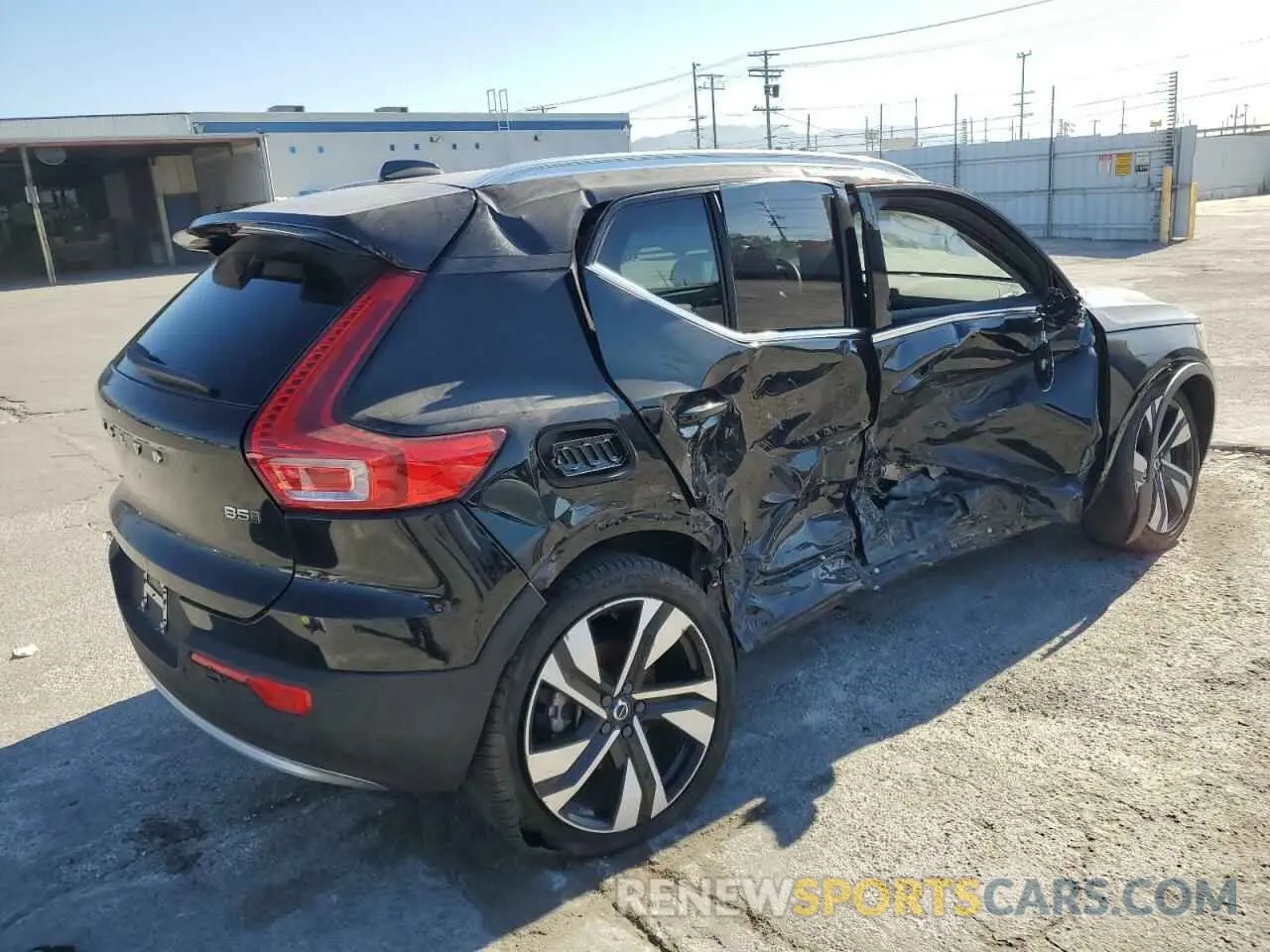 3 fotografías del automóvil dañado YV4L12UE0R2215081 VOLVO XC40 PLUS 2024