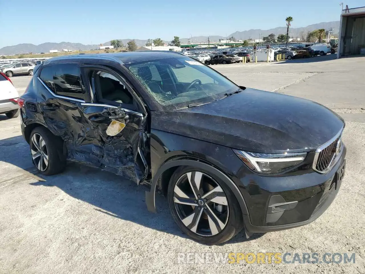 4 fotografías del automóvil dañado YV4L12UE0R2215081 VOLVO XC40 PLUS 2024