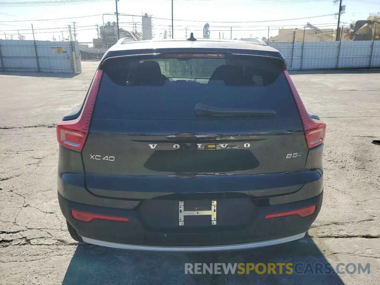 6 fotografías del automóvil dañado YV4L12UE0R2215081 VOLVO XC40 PLUS 2024