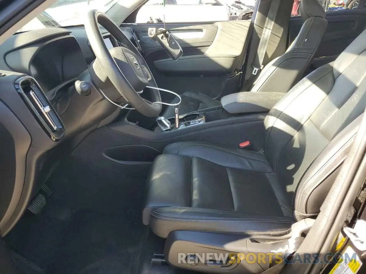 7 fotografías del automóvil dañado YV4L12UE0R2215081 VOLVO XC40 PLUS 2024