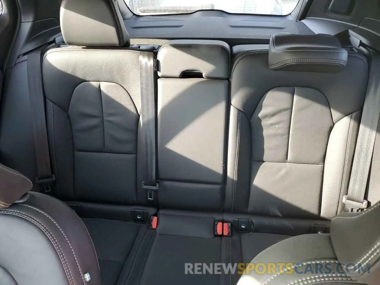 10 fotografías del automóvil dañado YV4L12UE1R2228857 VOLVO XC40 PLUS 2024