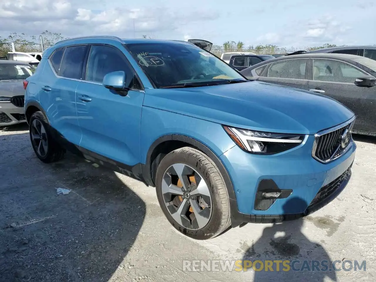 4 fotografías del automóvil dañado YV4L12UE1R2228857 VOLVO XC40 PLUS 2024