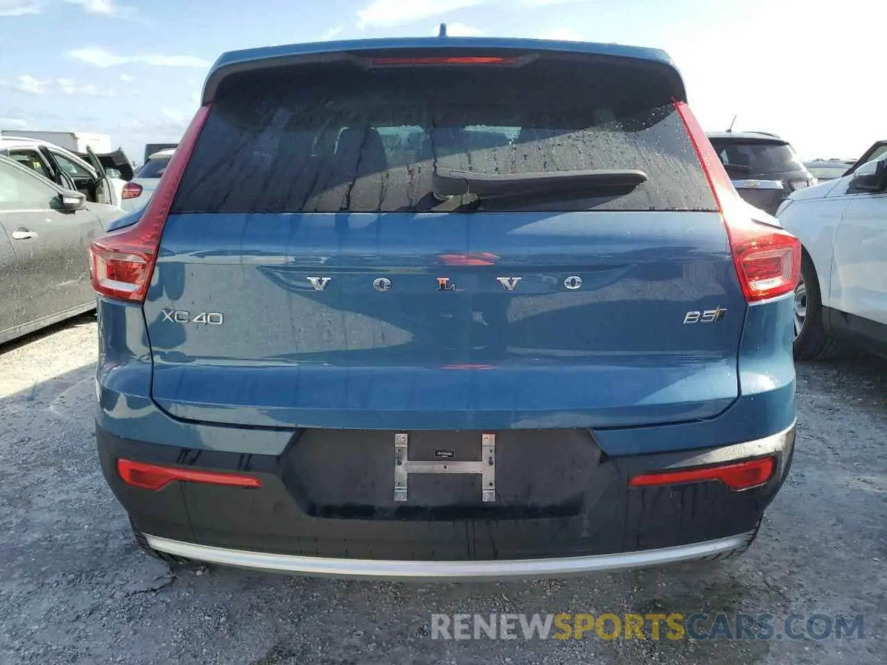 6 fotografías del automóvil dañado YV4L12UE1R2228857 VOLVO XC40 PLUS 2024