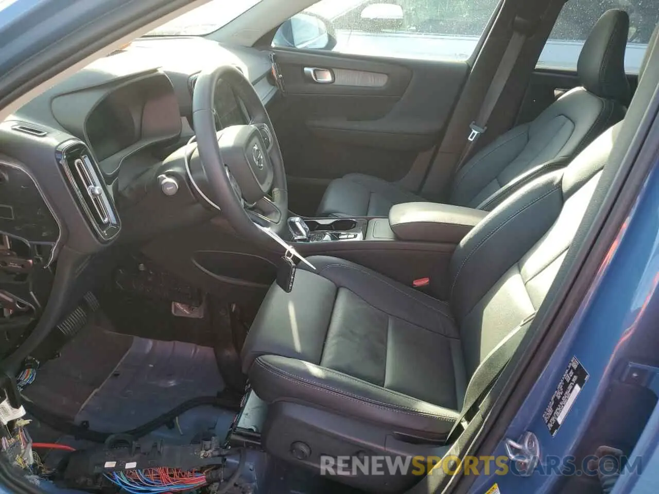 7 fotografías del automóvil dañado YV4L12UE1R2228857 VOLVO XC40 PLUS 2024
