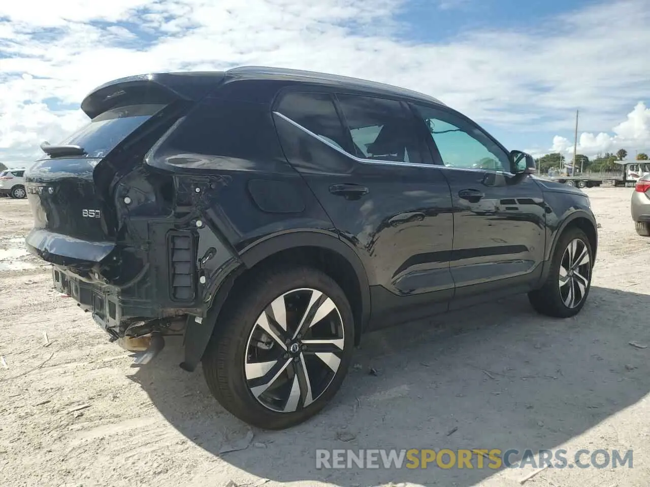3 fotografías del automóvil dañado YV4L12UE1R2363739 VOLVO XC40 PLUS 2024