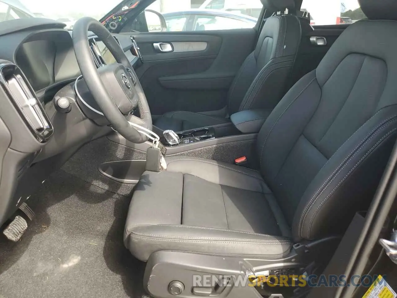 7 fotografías del automóvil dañado YV4L12UE1R2363739 VOLVO XC40 PLUS 2024