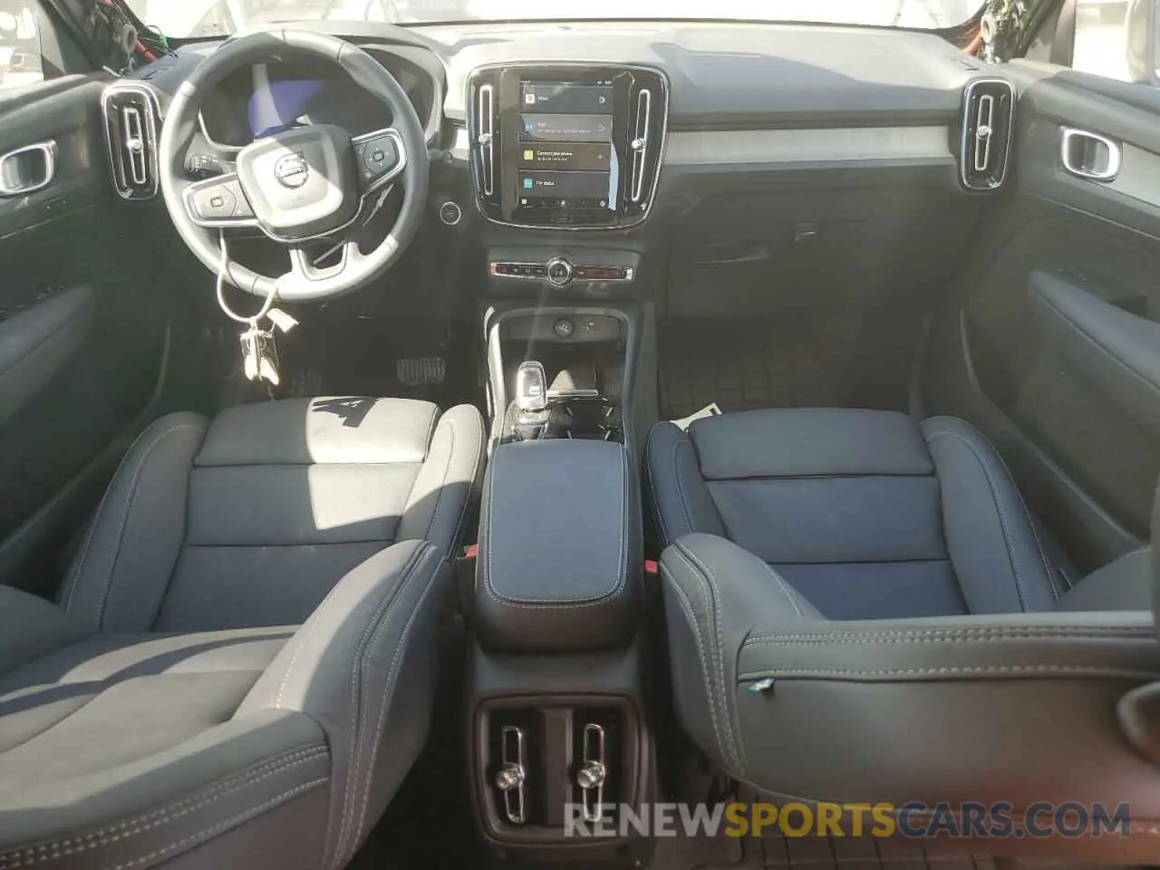 8 fotografías del automóvil dañado YV4L12UE1R2363739 VOLVO XC40 PLUS 2024