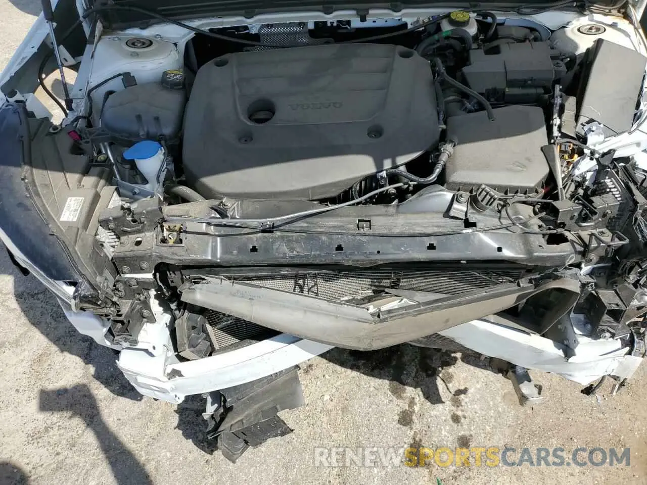12 fotografías del automóvil dañado YV4L12UE9R2224474 VOLVO XC40 PLUS 2024