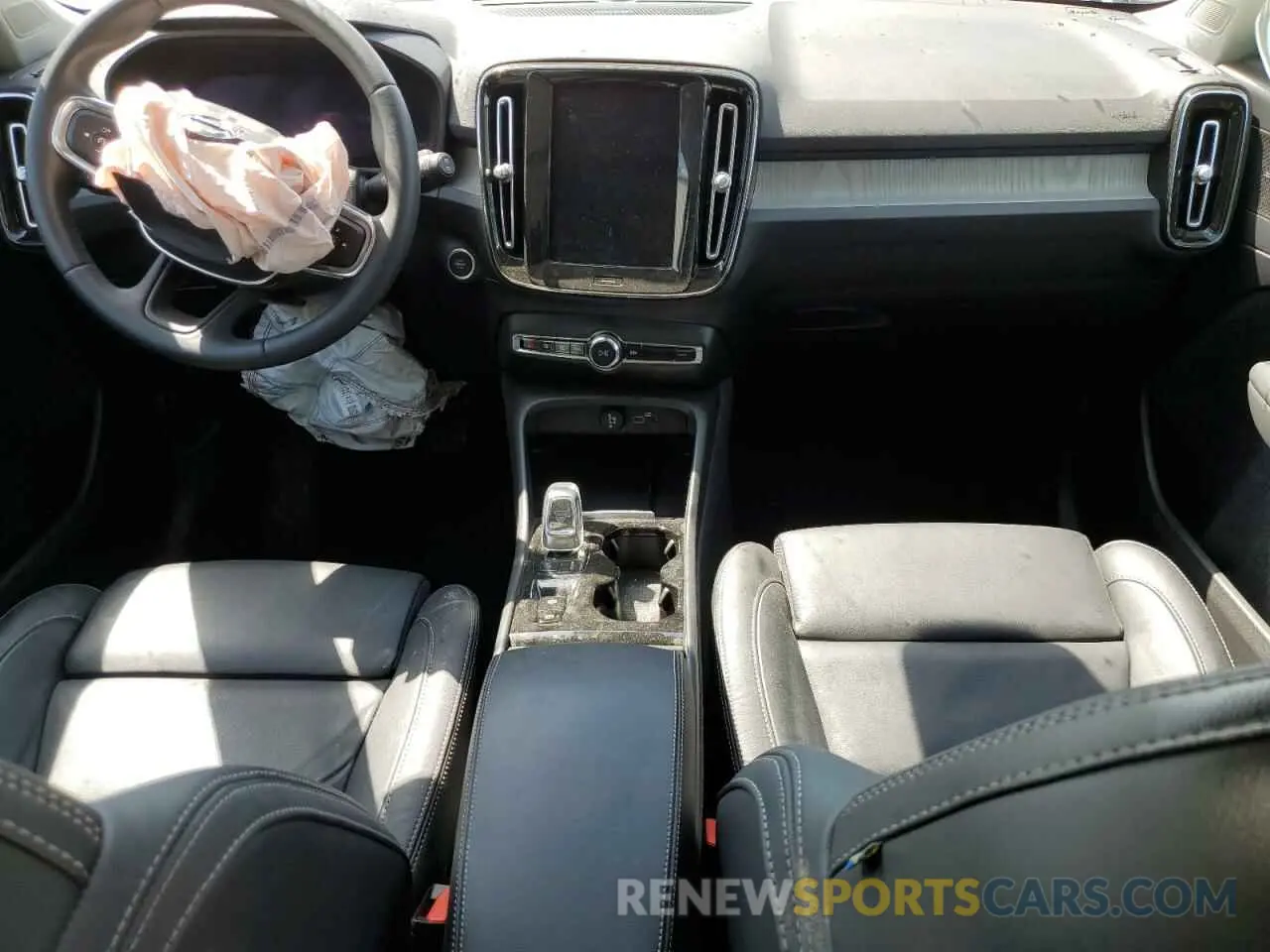 8 fotografías del automóvil dañado YV4L12UE9R2224474 VOLVO XC40 PLUS 2024
