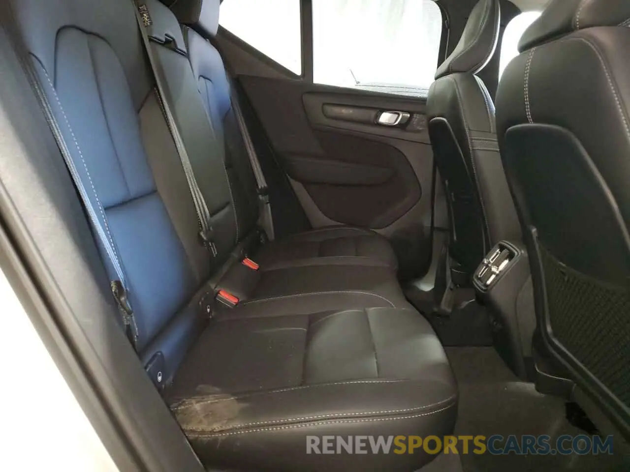 11 fotografías del automóvil dañado YV4L12UEXR2291178 VOLVO XC40 PLUS 2024