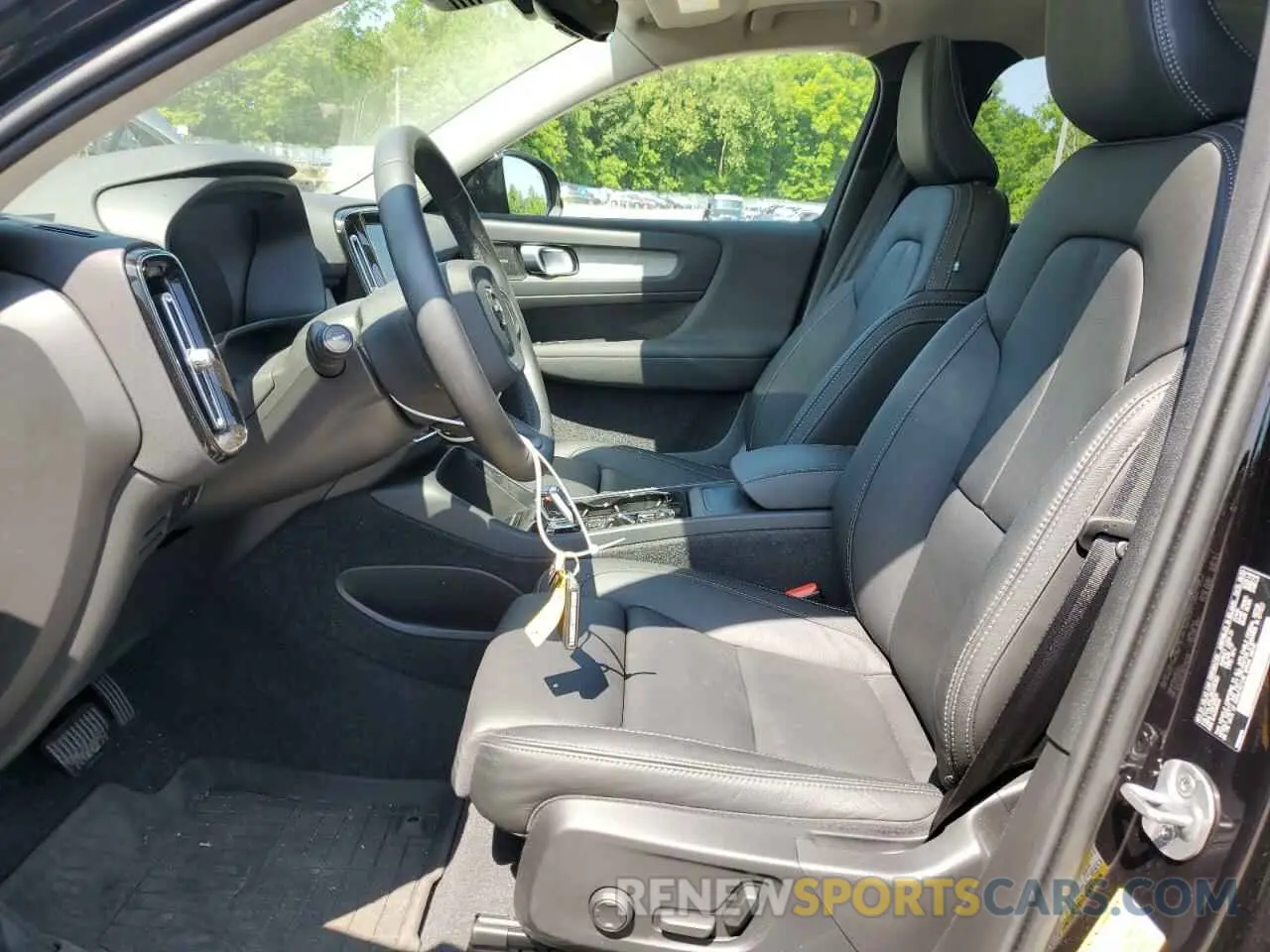 7 fotografías del automóvil dañado YV4L12UL0R2206363 VOLVO XC40 PLUS 2024