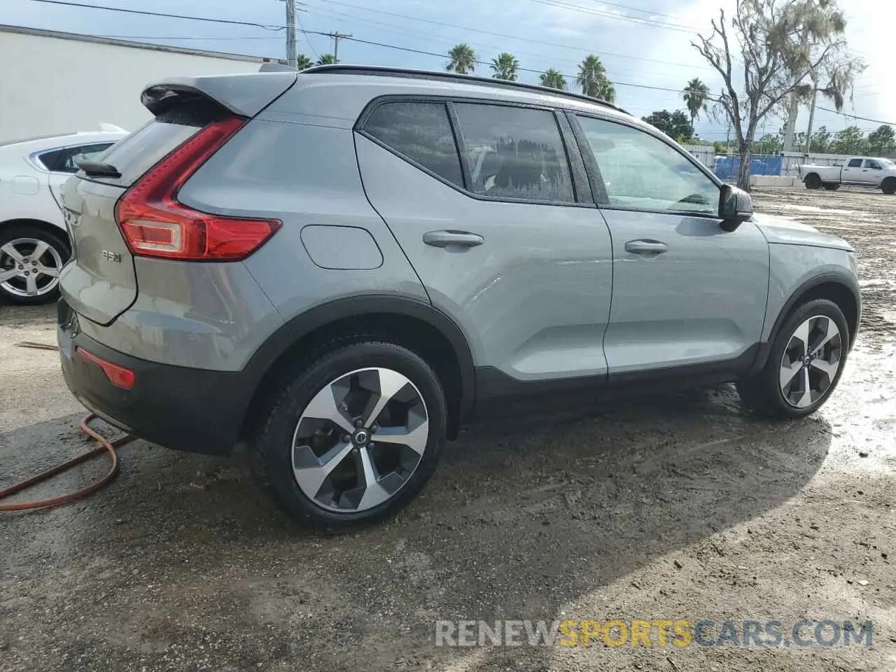3 fotografías del automóvil dañado YV4L12UL2R2245567 VOLVO XC40 PLUS 2024