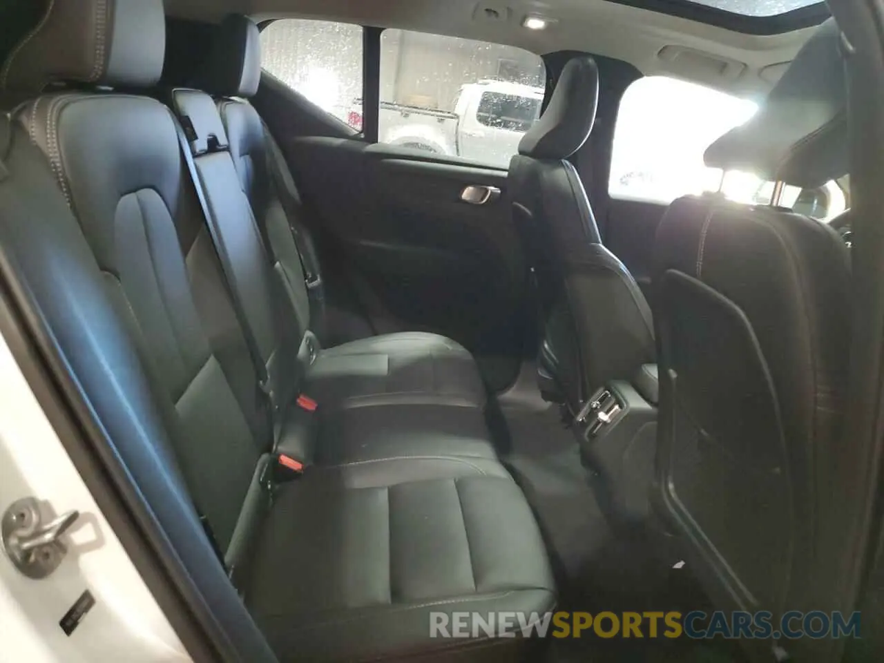 11 fotografías del automóvil dañado YV4L12UL2R2349606 VOLVO XC40 PLUS 2024
