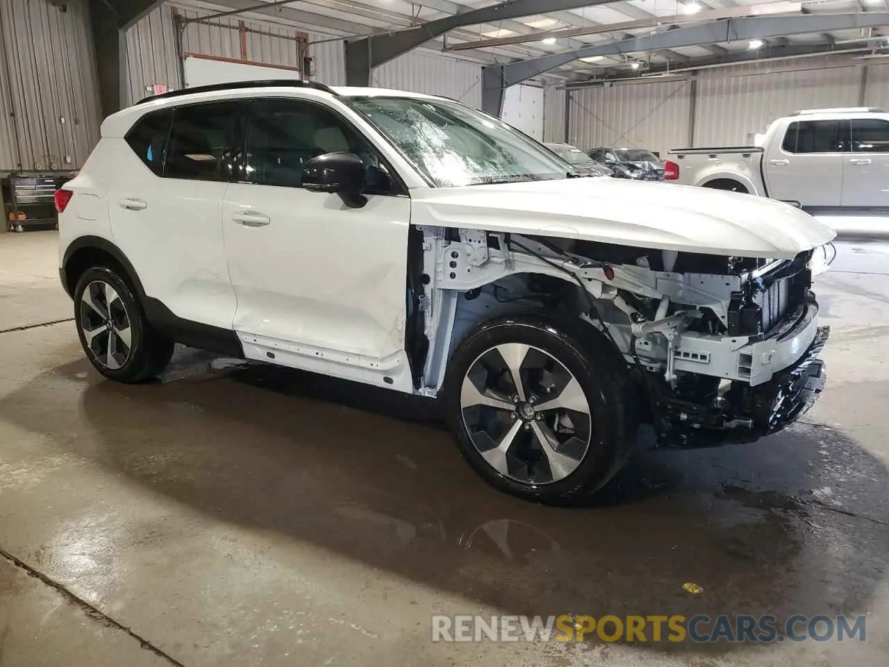 4 fotografías del automóvil dañado YV4L12UL2R2349606 VOLVO XC40 PLUS 2024