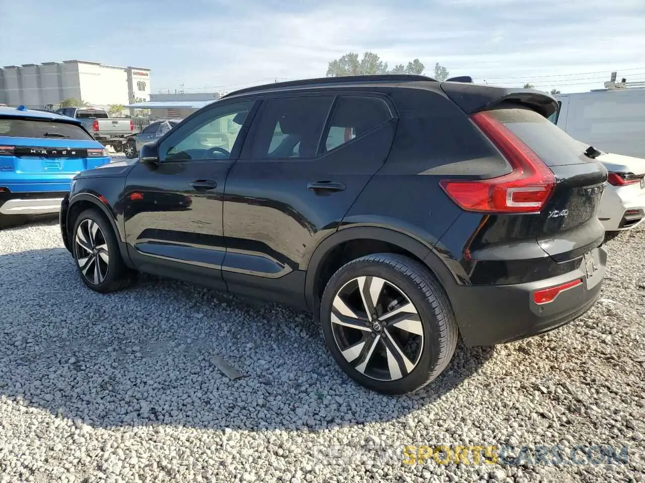 2 fotografías del automóvil dañado YV4L12UL5R2246406 VOLVO XC40 PLUS 2024