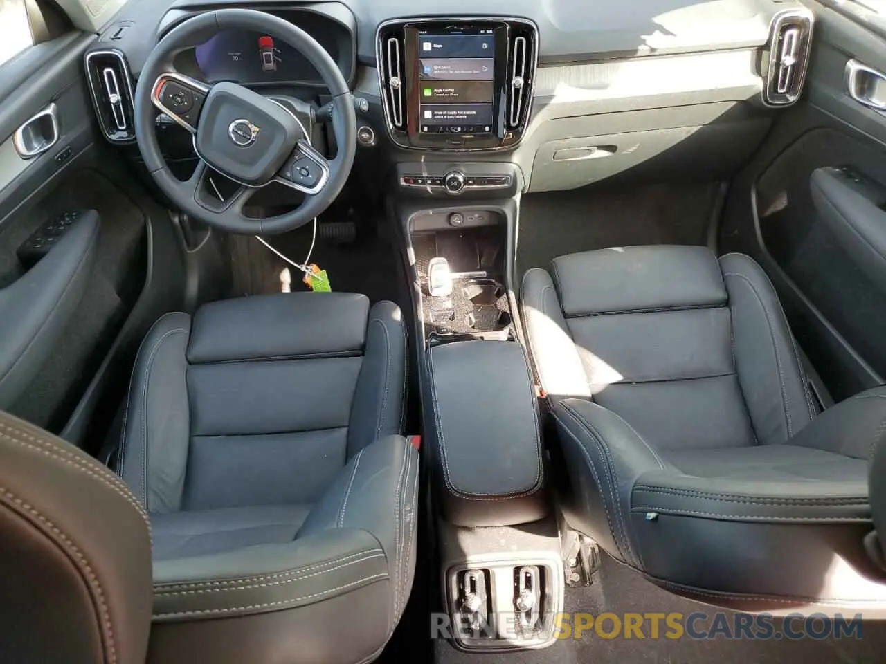 8 fotografías del automóvil dañado YV4L12UL5R2246406 VOLVO XC40 PLUS 2024