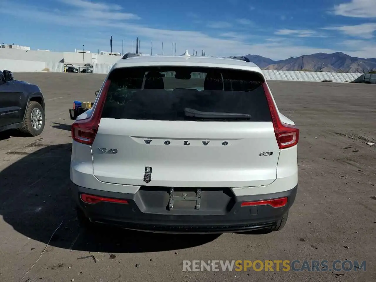 6 fotografías del automóvil dañado YV4L12UL8R2341509 VOLVO XC40 PLUS 2024