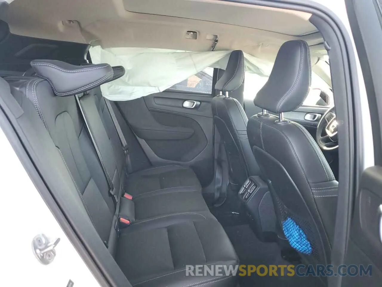 10 fotografías del automóvil dañado YV4L12ULXR2254114 VOLVO XC40 PLUS 2024