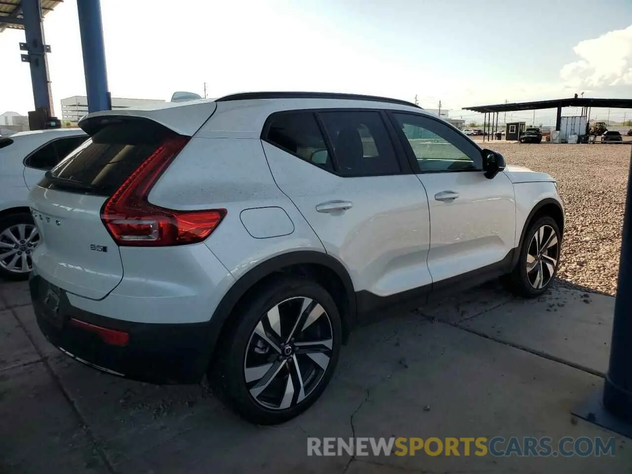 3 fotografías del automóvil dañado YV4L12ULXR2254114 VOLVO XC40 PLUS 2024