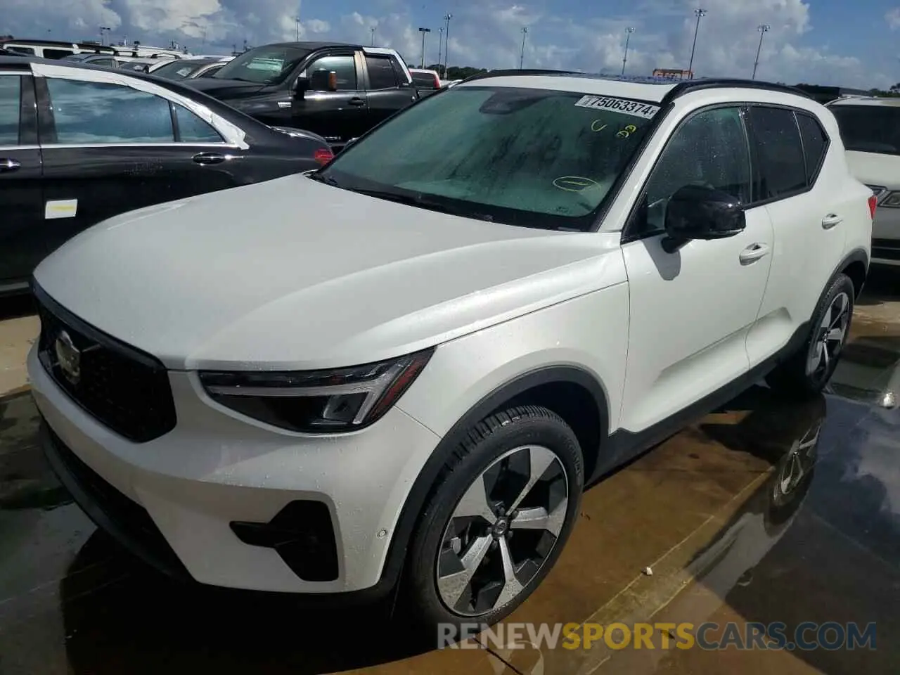 1 fotografías del automóvil dañado YV4L12ULXR2314263 VOLVO XC40 PLUS 2024