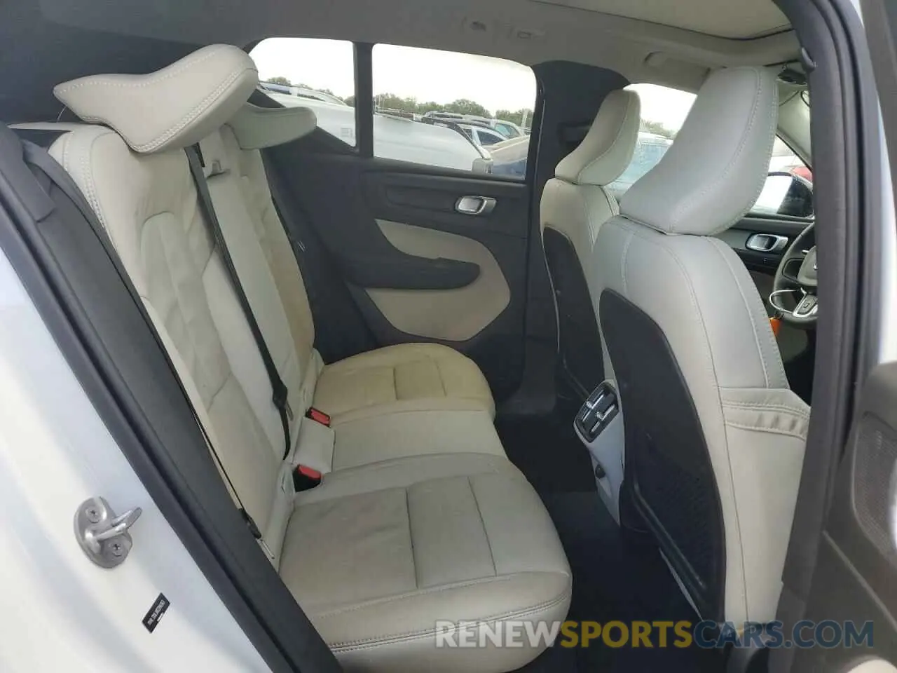 11 fotografías del automóvil dañado YV4L12ULXR2314263 VOLVO XC40 PLUS 2024