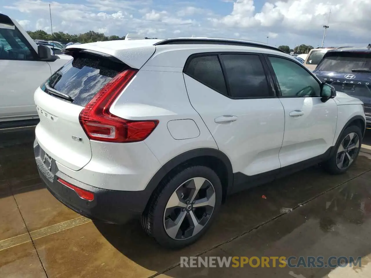3 fotografías del automóvil dañado YV4L12ULXR2314263 VOLVO XC40 PLUS 2024