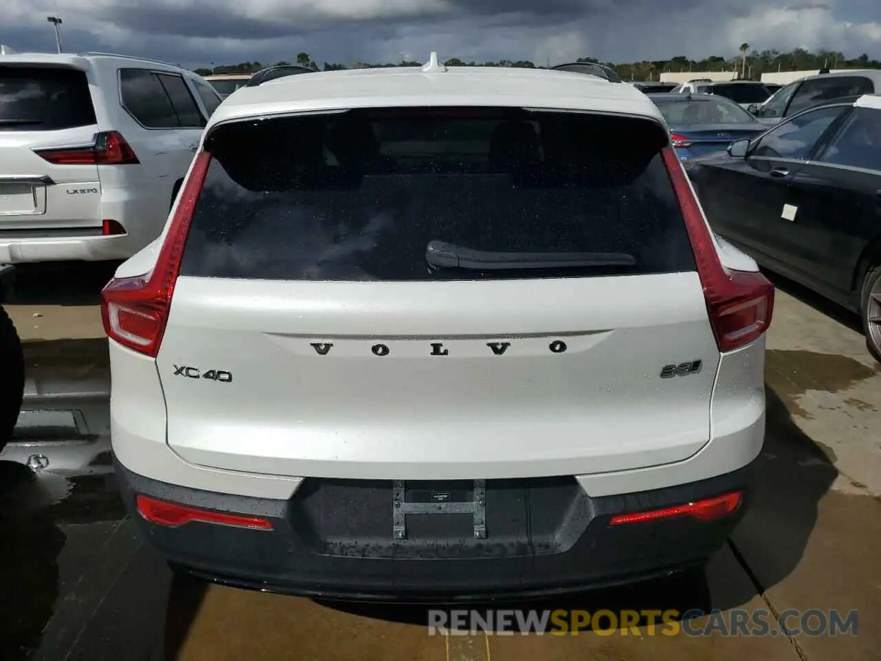 6 fotografías del automóvil dañado YV4L12ULXR2314263 VOLVO XC40 PLUS 2024