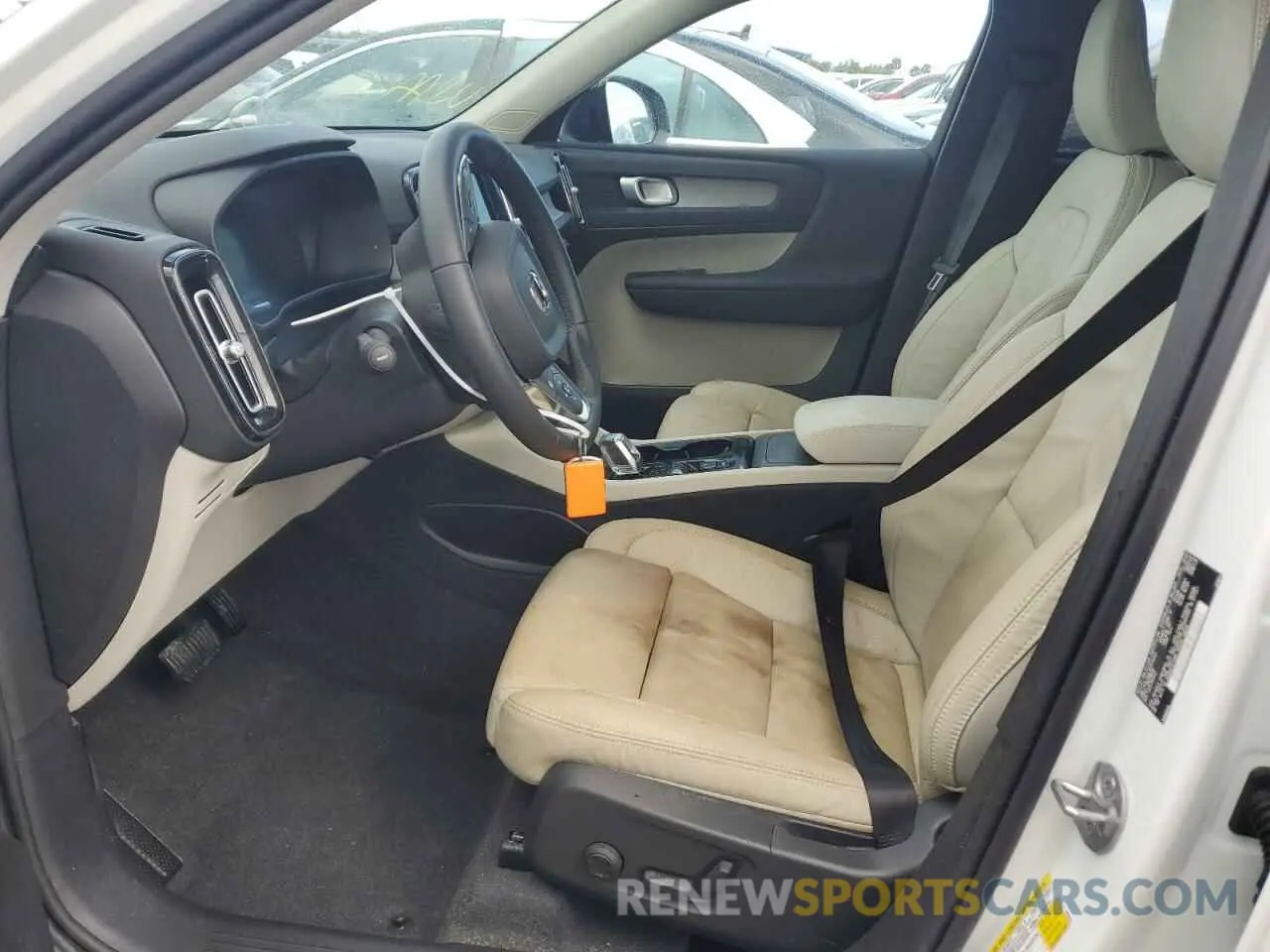 7 fotografías del automóvil dañado YV4L12ULXR2314263 VOLVO XC40 PLUS 2024