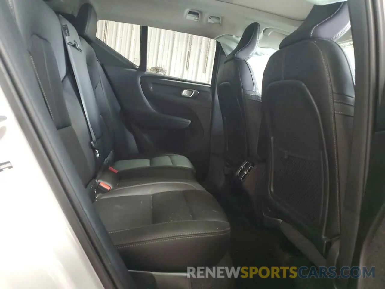 11 fotografías del automóvil dañado YV4L12UC2S2488222 VOLVO XC40 PLUS 2025