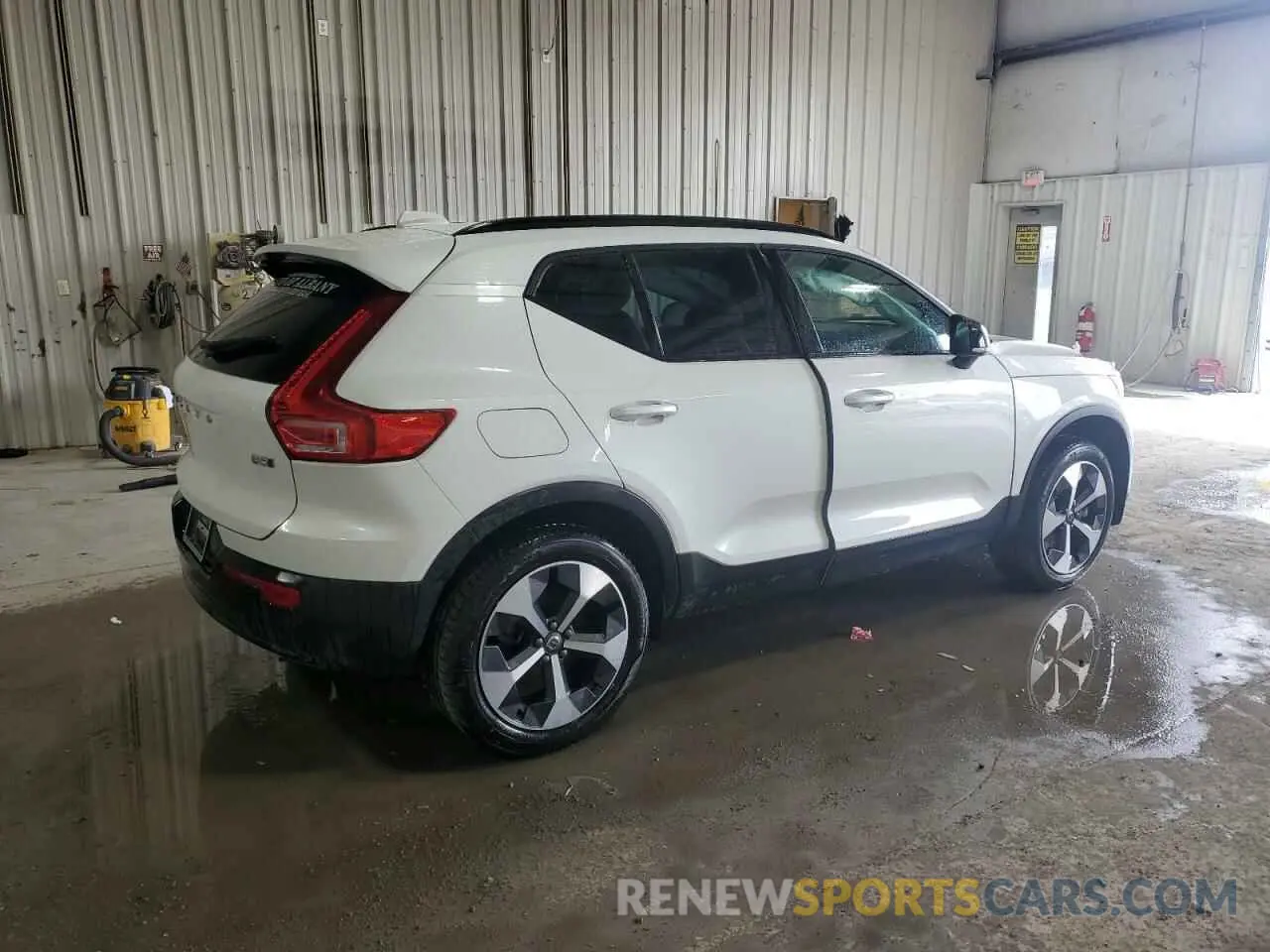 3 fotografías del automóvil dañado YV4L12UC2S2488222 VOLVO XC40 PLUS 2025