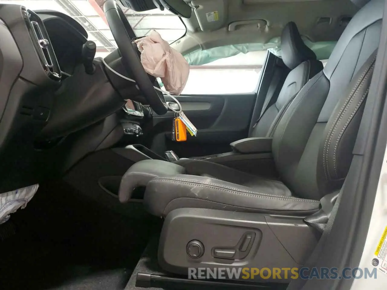 7 fotografías del automóvil dañado YV4L12UC2S2488222 VOLVO XC40 PLUS 2025