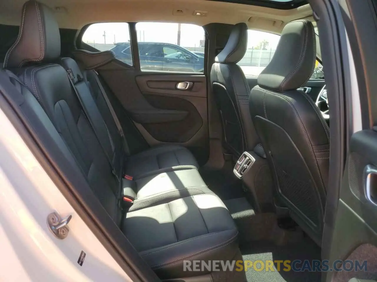 10 fotografías del automóvil dañado YV4L12UC8S2500874 VOLVO XC40 PLUS 2025