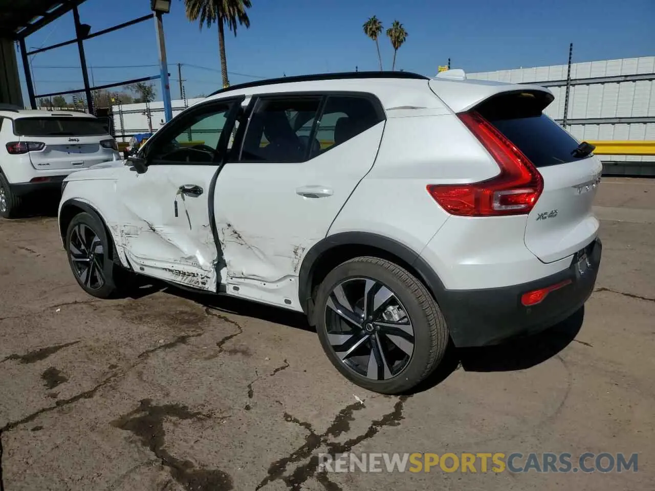2 fotografías del automóvil dañado YV4L12UC8S2500874 VOLVO XC40 PLUS 2025