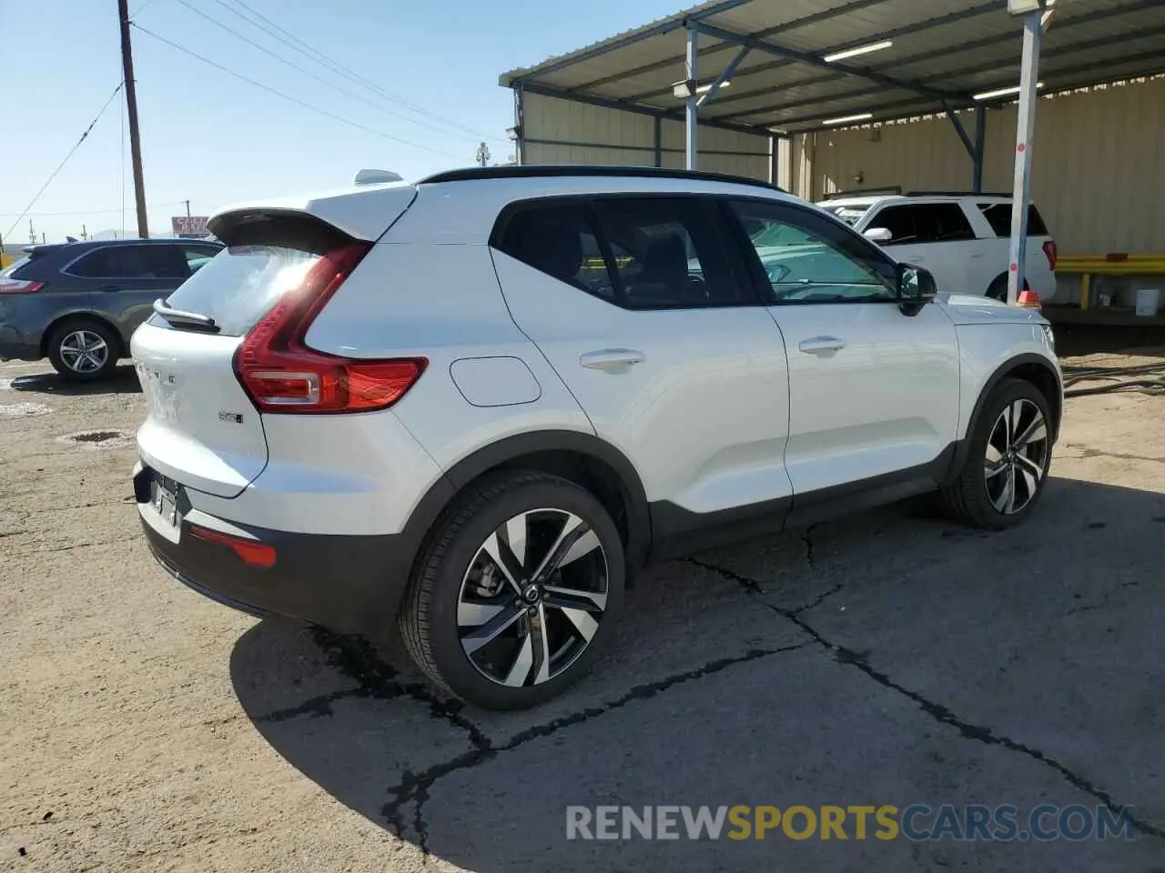 3 fotografías del automóvil dañado YV4L12UC8S2500874 VOLVO XC40 PLUS 2025