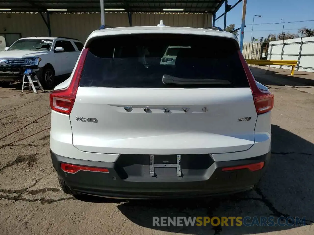 6 fotografías del automóvil dañado YV4L12UC8S2500874 VOLVO XC40 PLUS 2025