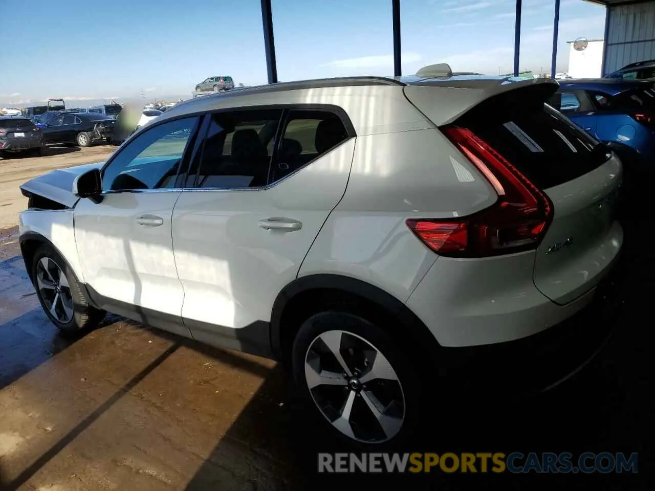 2 fotografías del automóvil dañado YV4L12UE0S2480881 VOLVO XC40 PLUS 2025