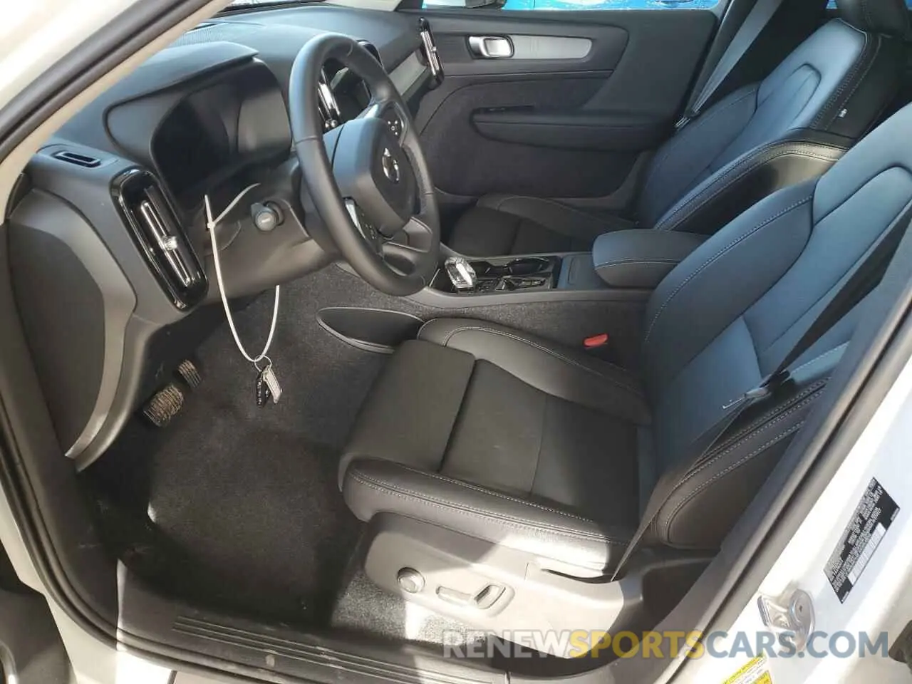 7 fotografías del automóvil dañado YV4L12UE0S2480881 VOLVO XC40 PLUS 2025