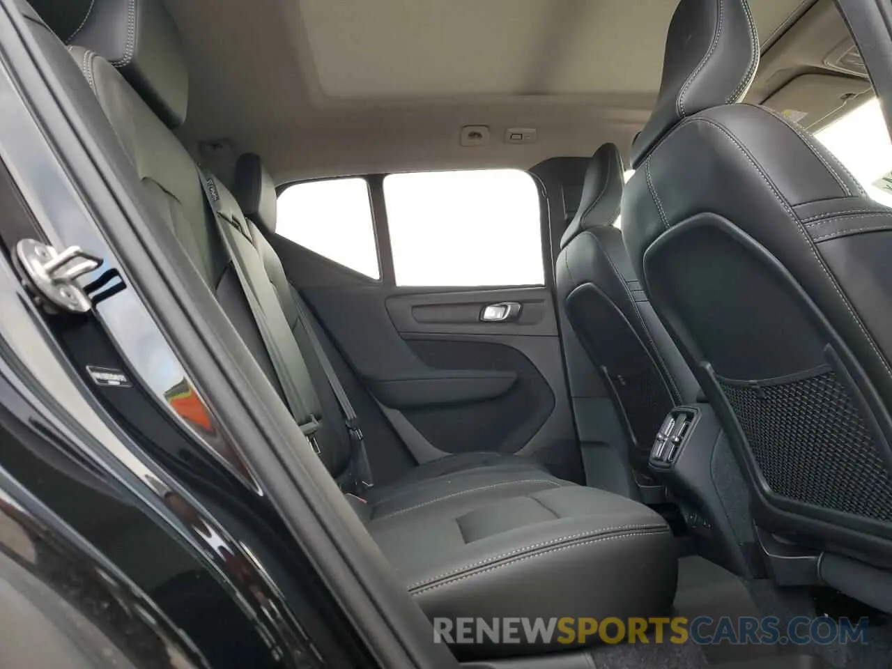 11 fotografías del automóvil dañado YV4L12UE2S2461572 VOLVO XC40 PLUS 2025