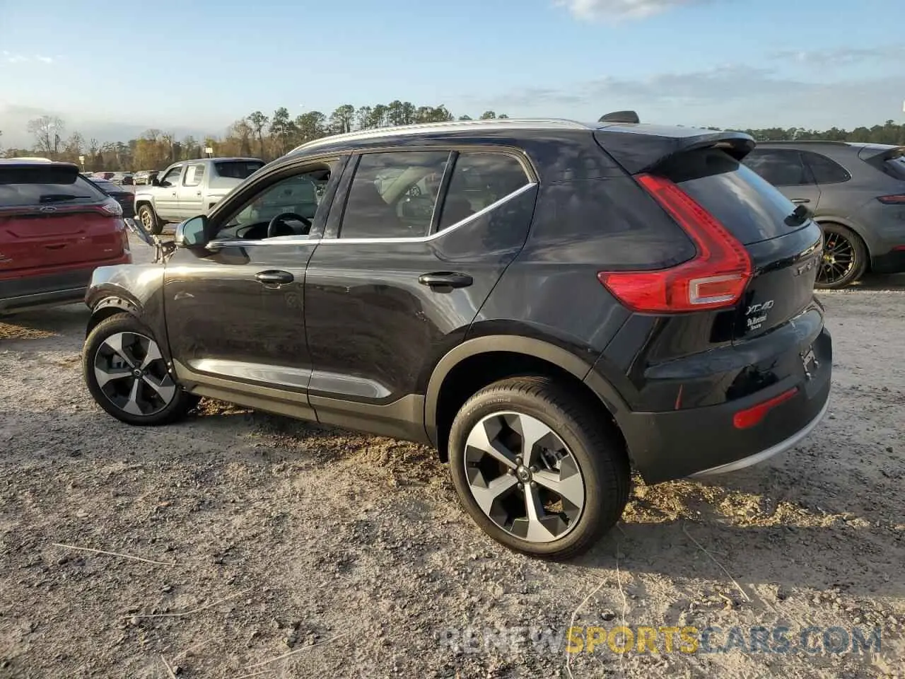 2 fotografías del automóvil dañado YV4L12UE2S2461572 VOLVO XC40 PLUS 2025