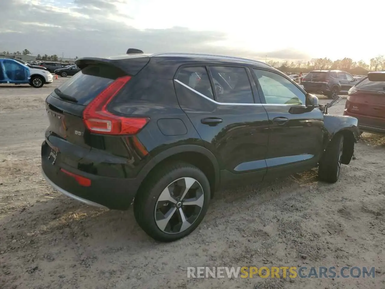 3 fotografías del automóvil dañado YV4L12UE2S2461572 VOLVO XC40 PLUS 2025