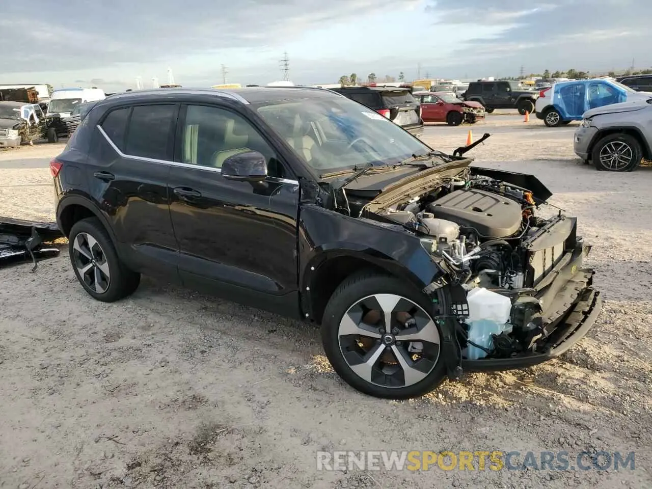 4 fotografías del automóvil dañado YV4L12UE2S2461572 VOLVO XC40 PLUS 2025