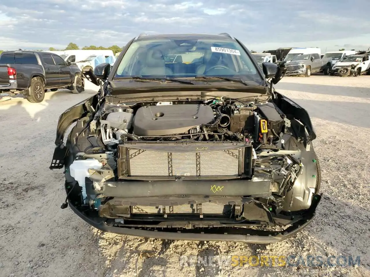 5 fotografías del automóvil dañado YV4L12UE2S2461572 VOLVO XC40 PLUS 2025