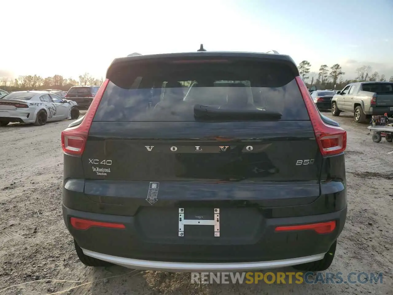 6 fotografías del automóvil dañado YV4L12UE2S2461572 VOLVO XC40 PLUS 2025