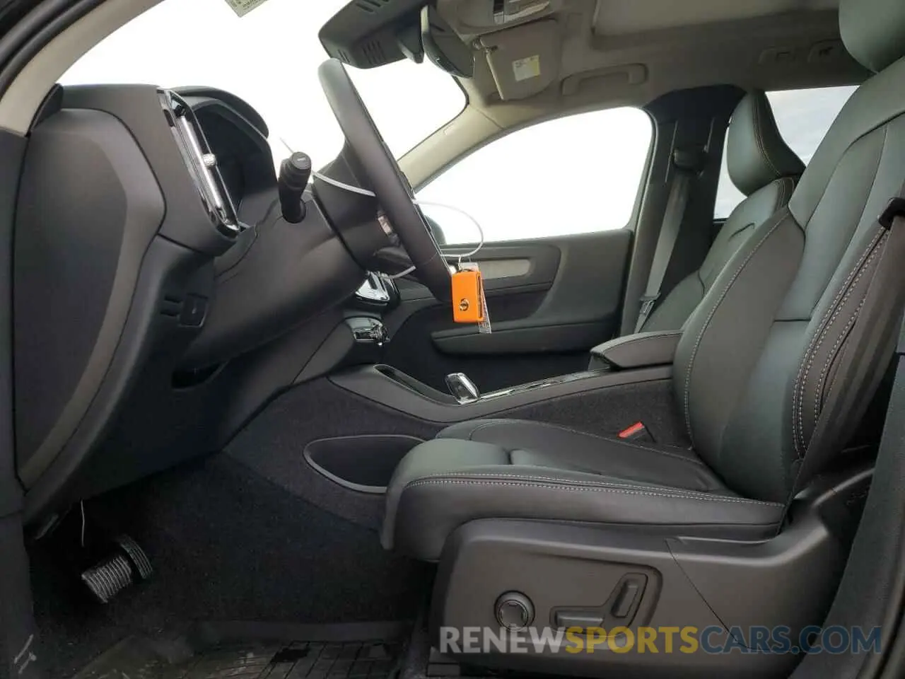 7 fotografías del automóvil dañado YV4L12UE2S2461572 VOLVO XC40 PLUS 2025