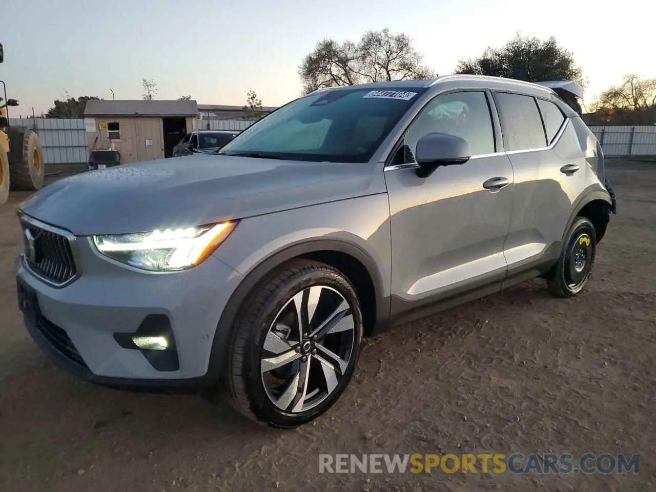 1 fotografías del automóvil dañado YV4L12UE2S2504453 VOLVO XC40 PLUS 2025