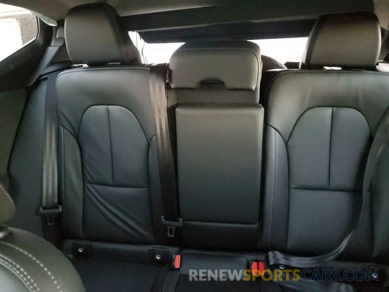10 fotografías del automóvil dañado YV4L12UE2S2504453 VOLVO XC40 PLUS 2025